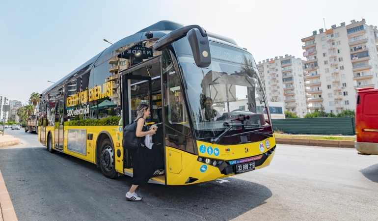 MERSİN'DE ELEKTRİKLİ OTOBÜS DÖNEMİ: VATANDAŞLARDAN TAM NOT