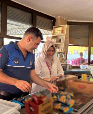 MERSİN'DE OKUL KANTİNLERİNE DENETİM: TARİHİ GEÇMİŞ ÜRÜNLER İMHA EDİLDİ