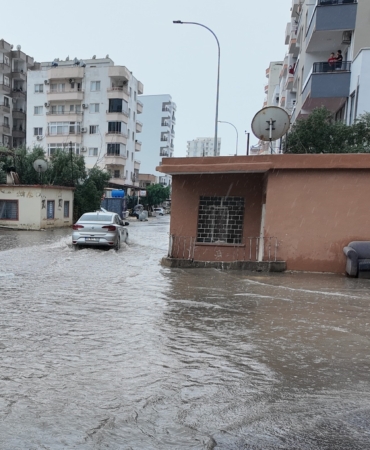 MERSİN'DE SAĞANAK: SU TAŞKINLARI YAŞANDI