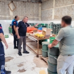 MERSİN'DE SAĞLIKSIZ ŞARTLARDA ÜRETİLEN TONLARCA TURŞUYA EL KONULDU