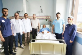 MESANESİNDEN 42 PARÇA TAŞ ÇIKARILAN HASTA SAĞLIĞINA KAVUŞTU