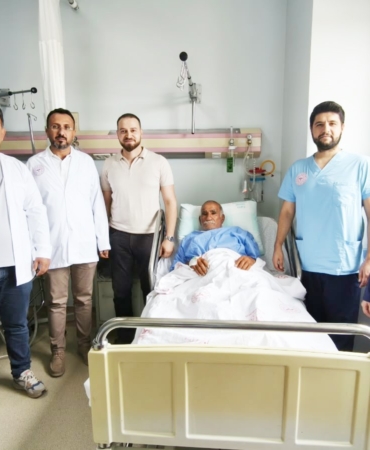 MESANESİNDEN 42 PARÇA TAŞ ÇIKARILAN HASTA SAĞLIĞINA KAVUŞTU