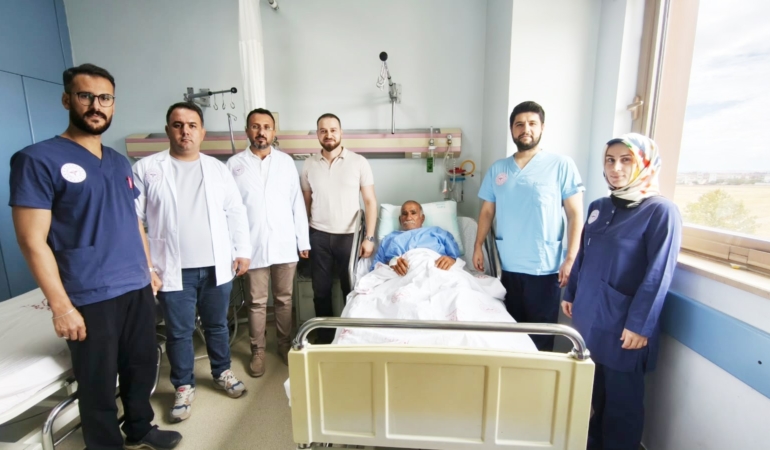 MESANESİNDEN 42 PARÇA TAŞ ÇIKARILAN HASTA SAĞLIĞINA KAVUŞTU