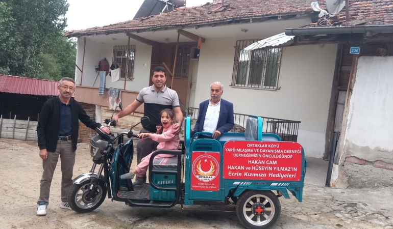 MİNİK ECRİN'İN ELEKTRİKLİ ARAÇ SEVİNCİ