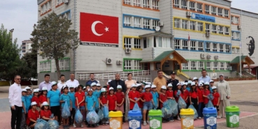 MİNİK ÖĞRENCİLERDEN SIFIR ATIK FARKINDALIĞI