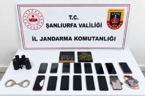 MISIR TARLASINDA YAKALANAN DOLANDIRICILARIN EV VE ARABASINDAN ÇIKANLAR HAYRETE DÜŞÜRDÜ 3 MAĞDURU TOPLAM 5 MİLYON 500 BİN TL DOLANDIRDIKLARI TESPİT EDİLDİ