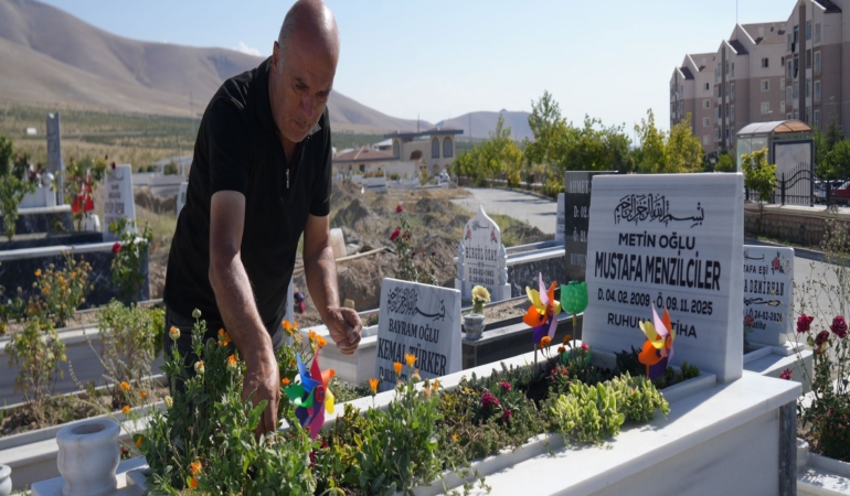NİĞDE'DE KAZADA OĞLUNU KAYBEDEN BABADAN ADALET ÇAĞRISI