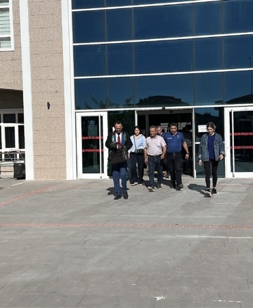 OĞLUNUN KATİLİNE VERİLEN 12 YIL 6 AYLIK CEZAYA İSYAN ETTİ: "BİZLER DİRİ DİRİ MEZARA GİRDİK"