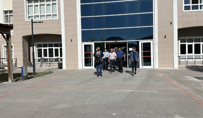 OĞLUNUN KATİLİNE VERİLEN 12 YIL 6 AYLIK CEZAYA İSYAN ETTİ: "BİZLER DİRİ DİRİ MEZARA GİRDİK"