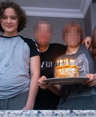 OKUL SALDIRGANINI ANNESİ YÜZÜNDE VE SIRTINDA SİYAH NOKTA OLDUĞU İÇİN GÜZELLİK MERKEZİNE GÖTÜRMÜŞ OKUL SALDIRISI DAVASINDA SANIK ANNENİN SAVUNMASI BAŞLADI "BÖYLE BİR ÜZÜCÜ OLAYIN GERÇEKLEŞMESİNİ ASLA İSTEMEZDİM" "DAHA ÖNCEDE ERGEN ÇOCUK YETİŞTİRDİM FARKLILIK GÖRDÜM AMA BÖYLE BİR OLAY YAPACAĞINI HİSSETMEDİM"