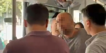 ÖNCE RÖPORTAJ VERDİ, SONRA DARP ETTİ YAŞLI YOLCU İLE BAYAN MUHABİRLERİ DARP EDEN ŞAHIS YAKALANDI