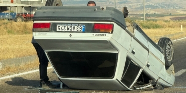 OTOMOBİL TAKLA ATTI: 1 YARALI