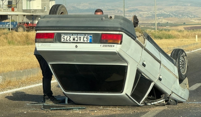 OTOMOBİL TAKLA ATTI: 1 YARALI