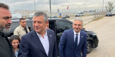 ÖZGÜR ÖZEL VE YENİ PARTİ HEYETİ MUSTAFA BOZBEY'İ CEZAEVİNDE ZİYARET ETTİ