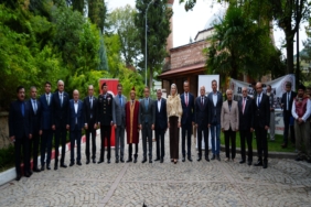 'PABUCU DAMA ATILMAK' DEYİMİ BURADAN GELİYOR YAPTIĞI PABUÇ BEĞENİLMEYİNCE CEZA OLARAK PABUCUNU DAMA ATTILAR AHİLİK TEŞKİLATINI REİSİ OLAN ŞEYH EDEBALİ'NİN ŞEHRİNDE AHİ GELENEĞİNİ YAŞATTILAR