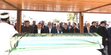 PALANDÖKEN BELEDİYESİ ESKİ BAŞKANI ORHAN BULUTLAR'IN ACI GÜNÜ: KIZ KARDEŞİ EDİBE AVCI SON YOLCULUĞUNA UĞURLANDI