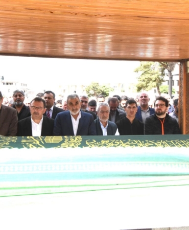 PALANDÖKEN BELEDİYESİ ESKİ BAŞKANI ORHAN BULUTLAR'IN ACI GÜNÜ: KIZ KARDEŞİ EDİBE AVCI SON YOLCULUĞUNA UĞURLANDI