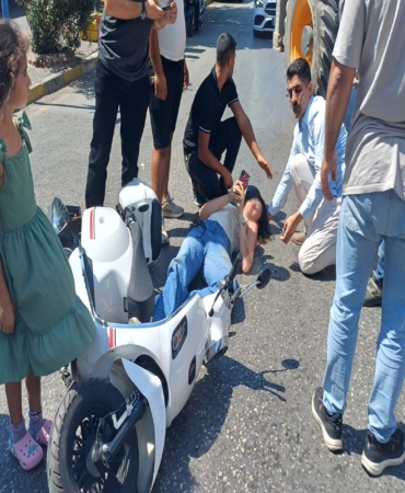 PANİK FREN YAPAN MOTOSİKLET SÜRÜCÜSÜ 3 METRE SÜRÜKLENDİ