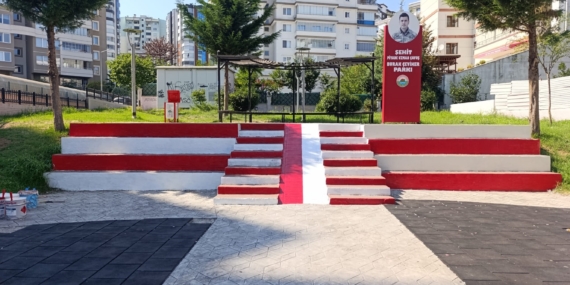 PARKLARA KIRMIZI-BEYAZ DOKUNUŞ