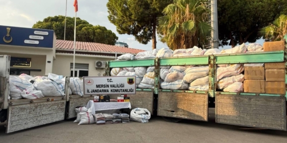 PİYASA DEĞERİ 50 MİLYON TL: KAÇAK 20 BİNDEN FAZLA KIYAFET ELE GEÇİRİLDİ