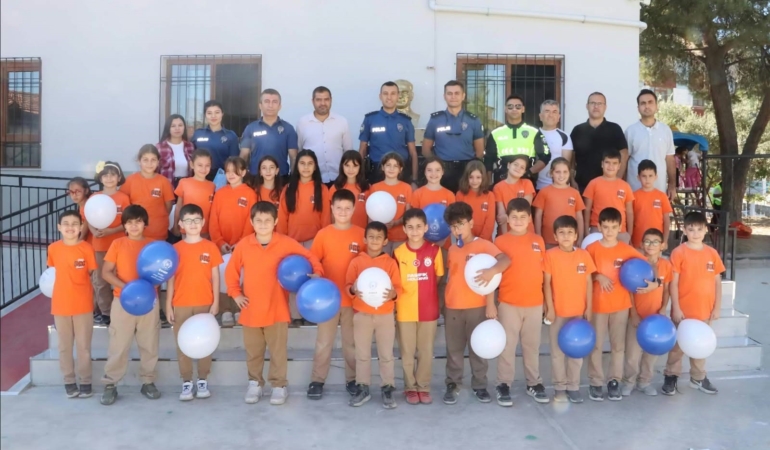 POLİSLERDEN LÖSEMİYİ YENEN TALHA'YA MORAL ZİYARETİ