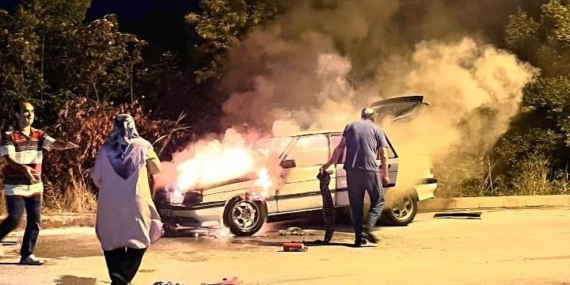 PURSAKLAR'DA SEYİR HALİNDEYKEN ALEV ALAN ARAÇ KULLANILAMAZ HALE GELDİ