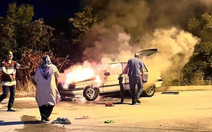 PURSAKLAR'DA SEYİR HALİNDEYKEN ALEV ALAN ARAÇ KULLANILAMAZ HALE GELDİ