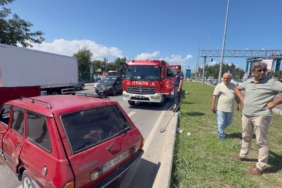 SAMSUN'DA ARAÇLAR ÇARPIŞTI: 2'Sİ ÇOCUK 3 YARALI