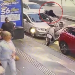 SAMSUN'DA YAŞLI KADIN İLE TORUNUNA OTOMOBİLİN ÇARPTIĞI ANLAR KAMERADA