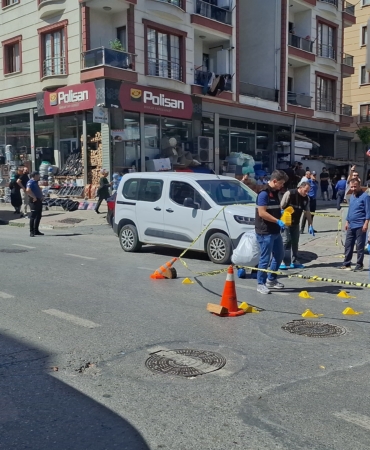 SANCAKTEPE'DE SEYİR HALİNDEKİ OTOMOBİLE SİLAHLI SALDIRI: 1 ÖLÜ OTOMOBİLİ KURŞUN YAĞMURUNA TUTULAN SÜRÜCÜ HAYATINI KAYBETTİ
