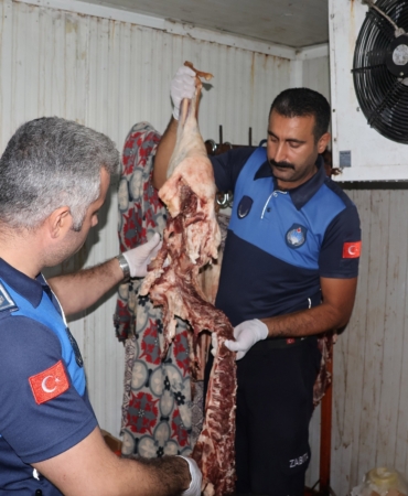 ŞANLIURFA'DA 315 KİLO BOZUK ET ELE GEÇİRİLDİ OKUL KANTİNİNDE SON KULLANMA TARİHİ GEÇMİŞ ÜRÜNLER ELE GEÇİRİLDİ