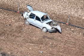 ŞARAMPOLE YUVARLANAN OTOMOBİLDEKİ BEBEK ÖLDÜ, 6 KİŞİ İSE YARALANDI