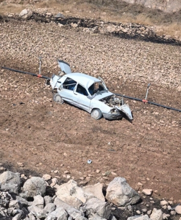 ŞARAMPOLE YUVARLANAN OTOMOBİLDEKİ BEBEK ÖLDÜ, 6 KİŞİ İSE YARALANDI