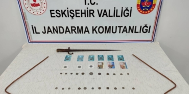 SATILMAYA HAZIRLANAN TARİHİ ESERLER ELE GEÇİRİLDİ MÜŞTERİ ARARKEN JANDARMAYA YAKALANDI