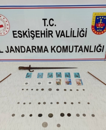 SATILMAYA HAZIRLANAN TARİHİ ESERLER ELE GEÇİRİLDİ MÜŞTERİ ARARKEN JANDARMAYA YAKALANDI