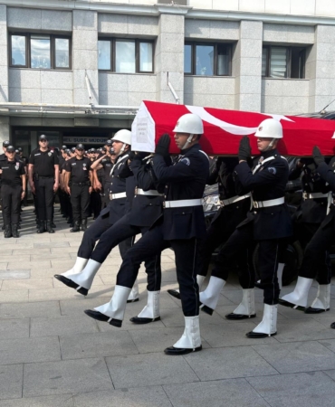 ŞEHİT POLİS İÇİN İSTANBUL'DA TÖREN DÜZENLENDİ