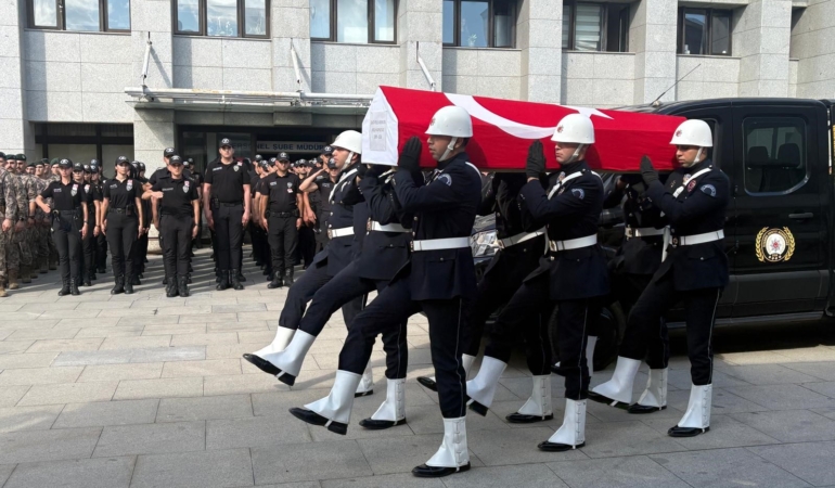 ŞEHİT POLİS İÇİN İSTANBUL'DA TÖREN DÜZENLENDİ