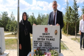 ŞEHİT POLİS MEMURU ŞEYDA YILMAZ GENÇ KIZLARA ÖRNEK OLDU SİVAS ŞEHİT VE GAZİ AİLELERİ DERNEĞİ BAŞKANI FATİH DEVECİ, ŞEYDA YILMAZ'IN ŞEHADETİNİN BİRÇOK GENÇ KIZIN POLİSLİK MESLEĞİNİ TERCİH ETMESİNE NEDEN OLDUĞUNU SÖYLEDİ