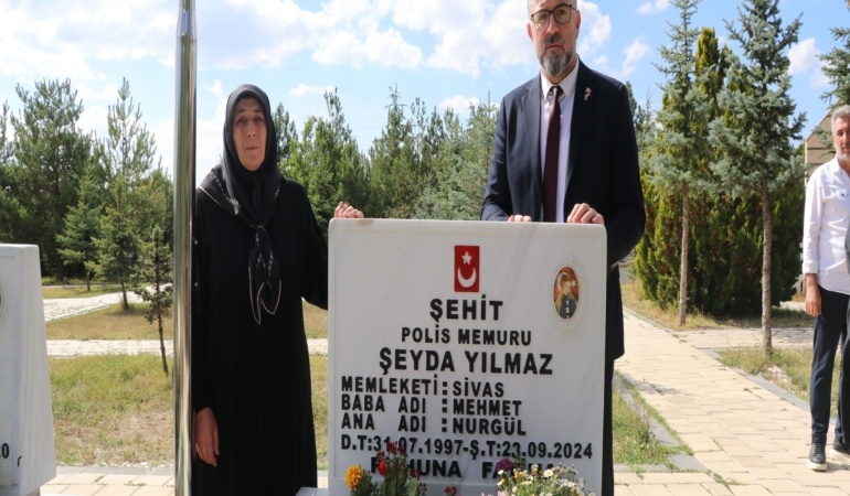 ŞEHİT POLİS MEMURU ŞEYDA YILMAZ GENÇ KIZLARA ÖRNEK OLDU SİVAS ŞEHİT VE GAZİ AİLELERİ DERNEĞİ BAŞKANI FATİH DEVECİ, ŞEYDA YILMAZ'IN ŞEHADETİNİN BİRÇOK GENÇ KIZIN POLİSLİK MESLEĞİNİ TERCİH ETMESİNE NEDEN OLDUĞUNU SÖYLEDİ