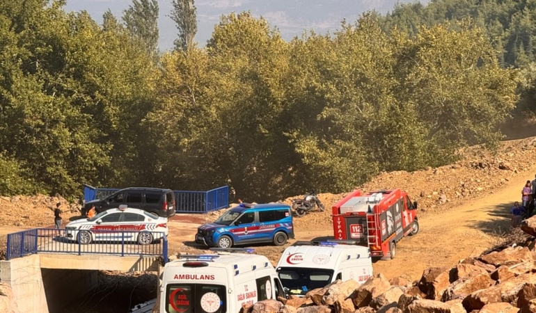 SEPETLİ MOTOSİKLET UÇURUMDAN UÇTU: 3 YARALI