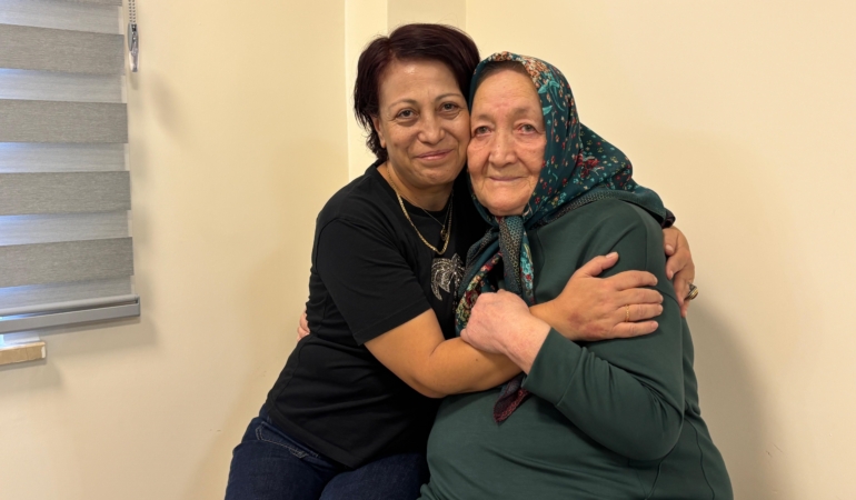 SOĞUK ALGINLIĞI SANDI, AĞIR KALP YETMEZLİĞİ ÇIKTI: 75 YAŞINDAKİ HASTA İKİNCİ BAHARINI YAŞIYOR HASTA AYŞE ZEDELENMEZ: "İKİNCİ HAYATIMA BAŞLADIM" PROF. DR. MUSTAFA GÖKHAN VURAL: "KALP YETERSİZLİĞİ SÜREKLİ YATILACAK VEYA FİZİKSEL AKTİVİTENİN AZALMASI GEREKEN BİR HASTALIK DEĞİL"