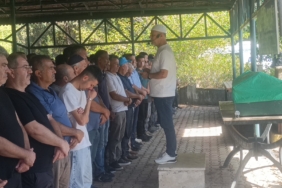 STAJ ÖNCESİ PARA BİRİKTİRMEK İÇİN BİR İŞYERİNE 15 GÜNLÜĞÜNE KURYE OLARAK GİREN ÇOCUK, İLK İŞ GÜNÜNDE HAYATINI KAYBETTİ YOL ORTASINDAKİ ARIZALI FORKLİFTE MOTOSİKLETİYLE ÇARPAN 17 YAŞINDAKİ YİĞİT GÖZYAŞLARI ARASINDA TOPRAĞA VERİLDİ