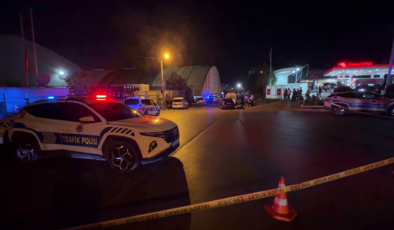 Sultanbeyli'de DEAŞ operasyonunda polise ateş açan şüpheli etkisiz hale getirildi