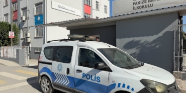 TARSUS'TA 1. SINIF ÖĞRENCİSİNİN ÇANTASINDAN TABANCA ÇIKTI
