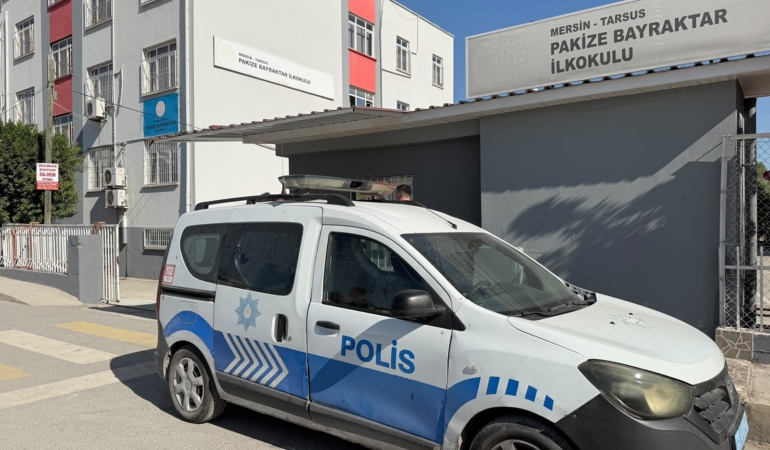 TARSUS'TA 1. SINIF ÖĞRENCİSİNİN ÇANTASINDAN TABANCA ÇIKTI