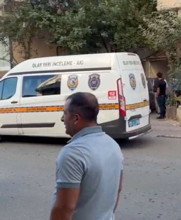 TARTIŞTIĞI EŞİNİ BIÇAKLA ÖLDÜRDÜ