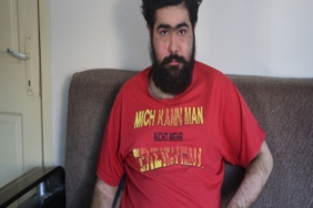 TEDAVİYİ REDDEDEN TELEFON BAĞIMLISI BARIŞ, SANAL DÜNYADAKİ YAŞAMINA GERİ DÖNDÜ "İSTESEM DÜZELİRİM AMA İSTEMİYORUM" DİYEN BARIŞ, TELEFON BAŞINDAKİ HAYATINA DÖNDÜ