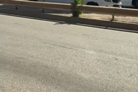 TERS ŞERİDE GİREN SERVİS MİNİBÜSÜ TEHLİKE SAÇTI