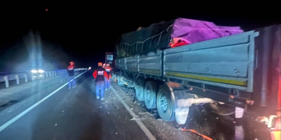 Afyonkarahisar’da iki tır çarpıştı: 1 sürücü hayatını kaybetti
