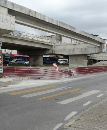 TRABZON'DA REŞADİYE VİYADÜĞÜNDE YIKIM ÇALIŞMALARI SÜRÜYOR